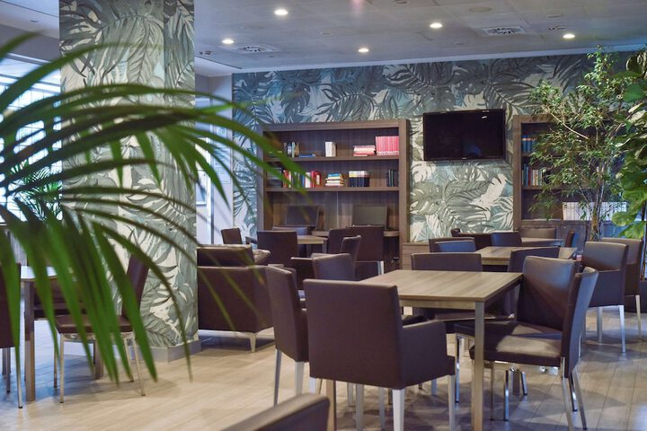 Guest Lobby