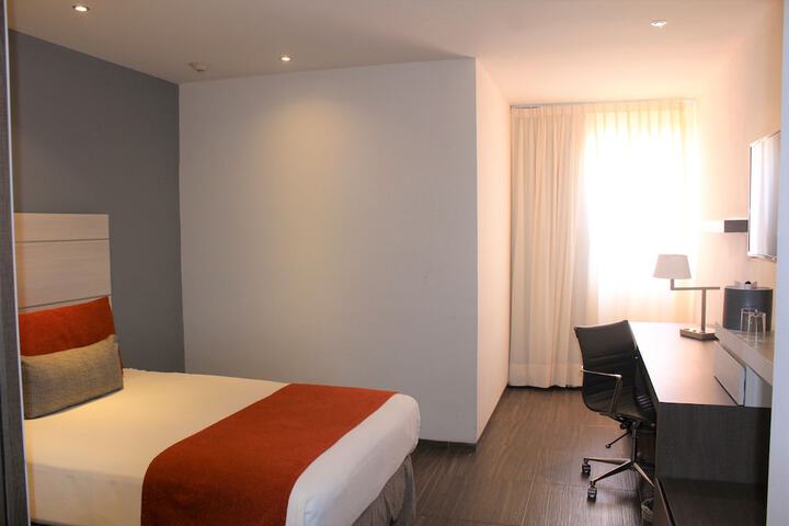 Room 5 of 33