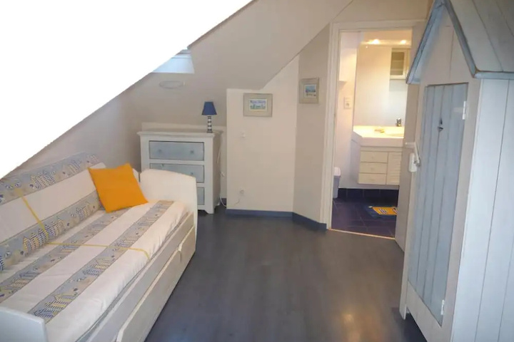 Room 6 of 19