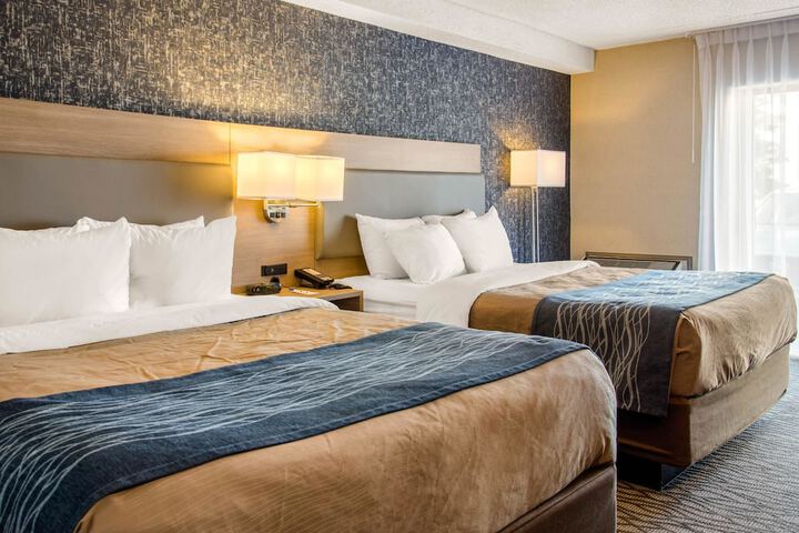2 Queen Beds (6 of 9)
