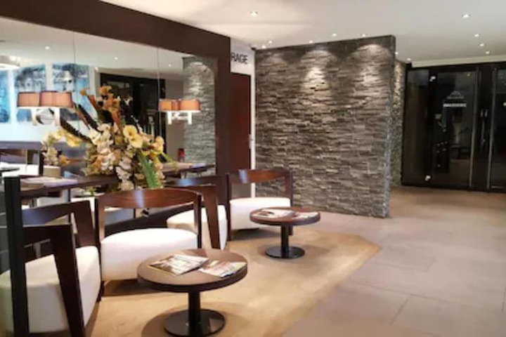 Hotel Lobby