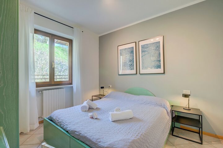 Room 2 of 34
