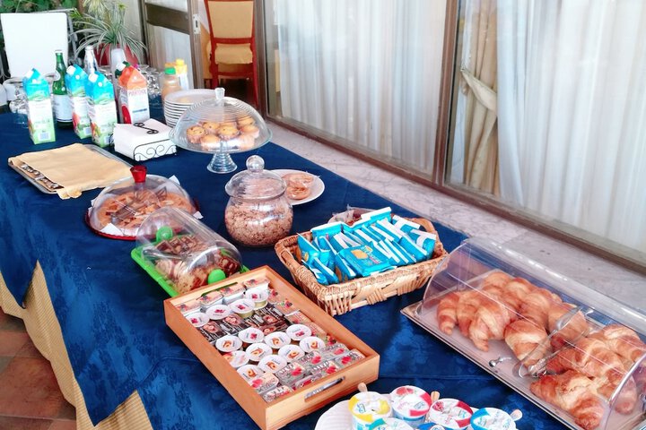 Breakfast/Coffee Service 142 of 204
