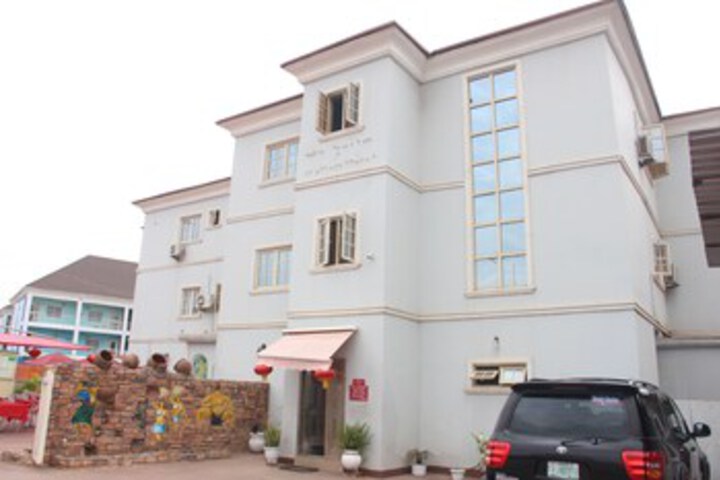 Peak Pleasure Hotel