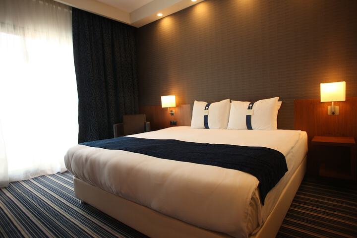 Room 5 of 48