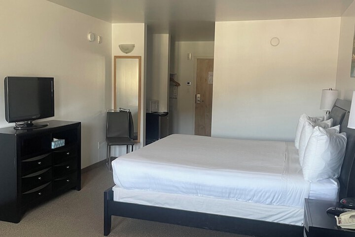 Room 2 of 4