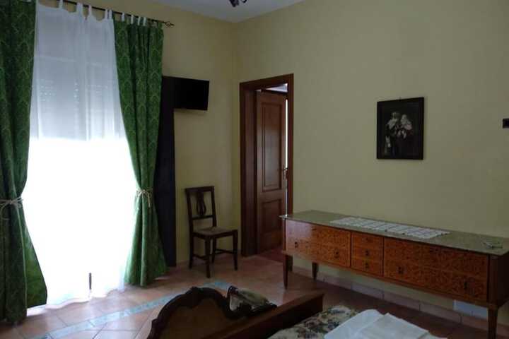 Room 3 of 49