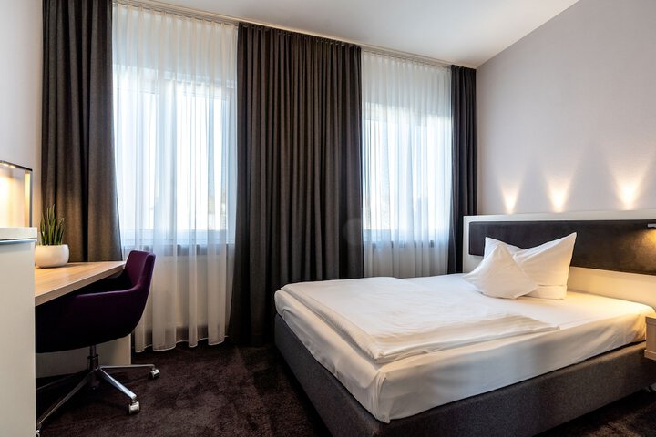 Room 10 of 52