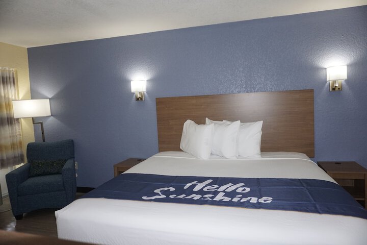 1 King Bed (8 of 21)
