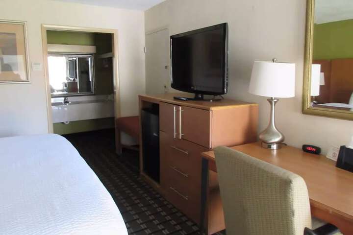 Room 64 of 190