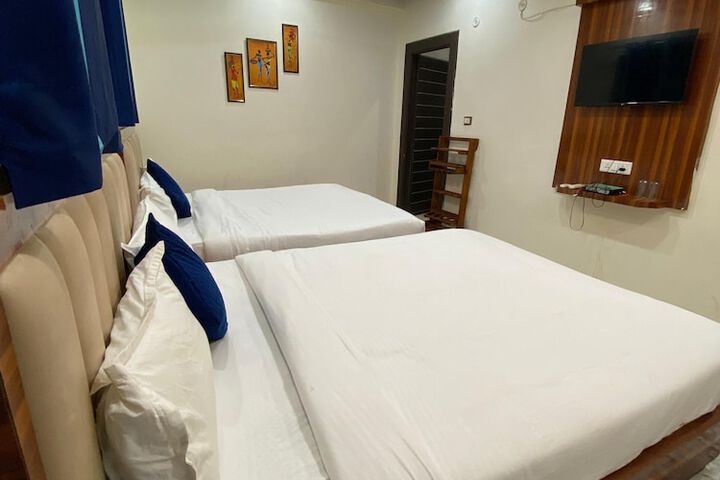 Room 8 of 27