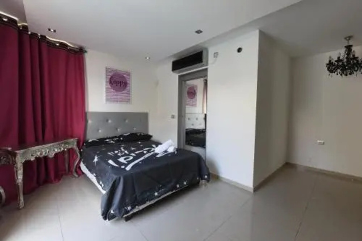 Room 2 of 2