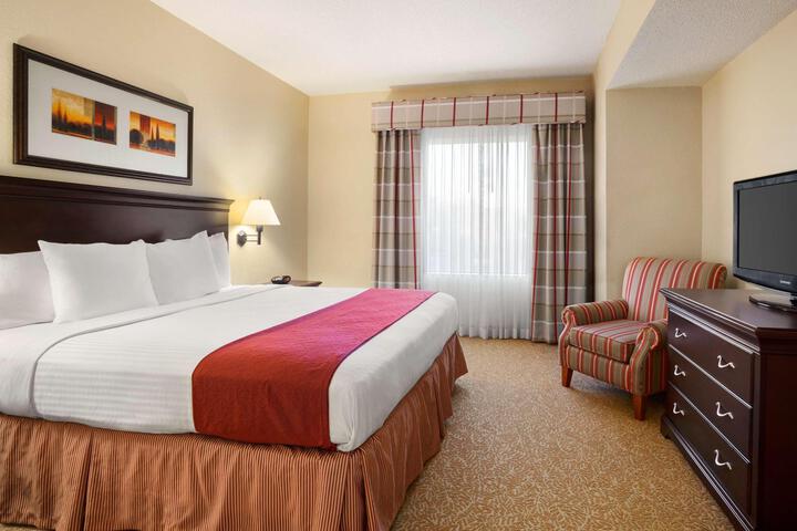 1 King Bed (5 of 6)