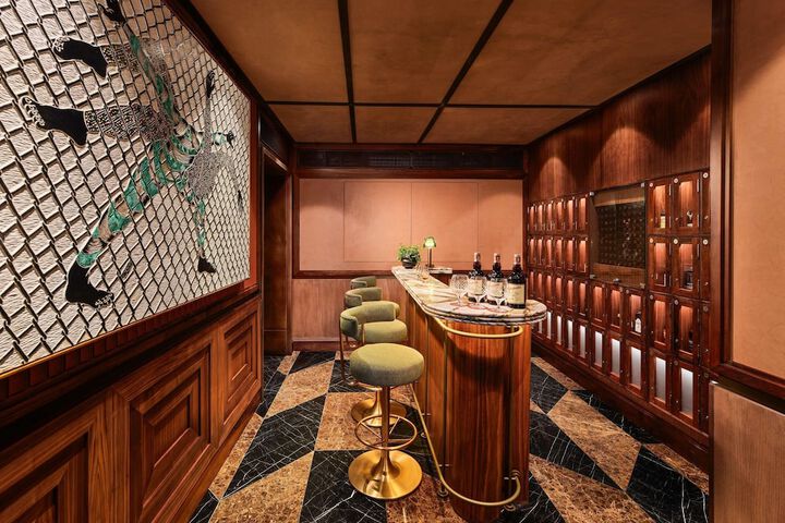 Lounge 64 of 87