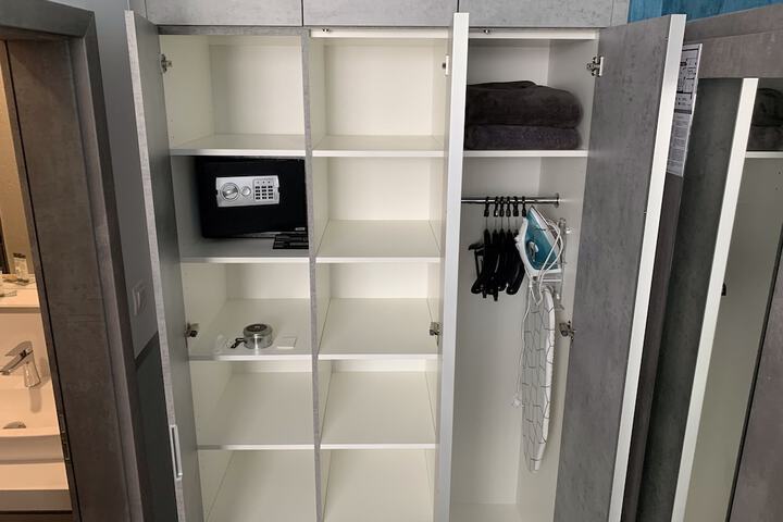 Room 16 of 194