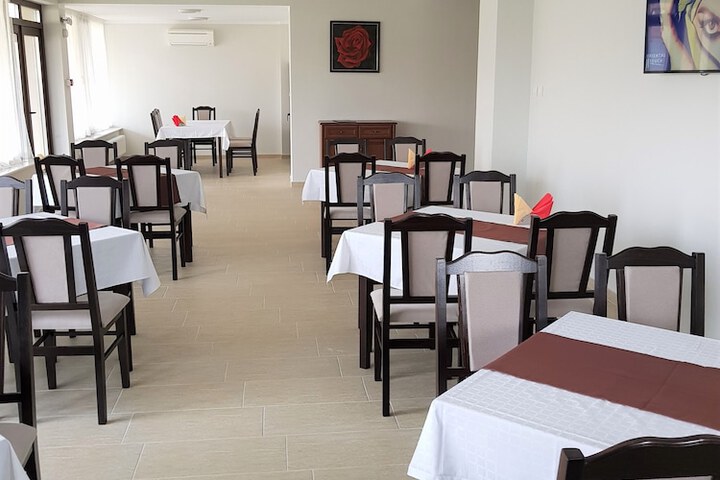 Dining 66 of 73