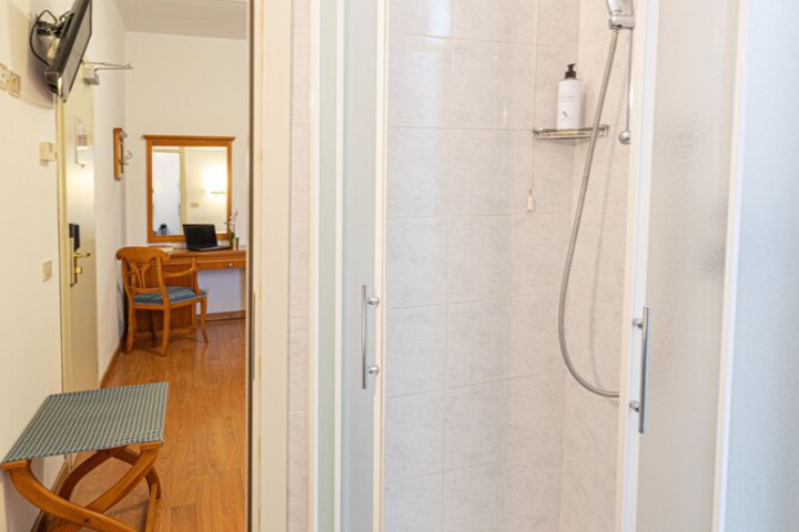 Room 82 of 134