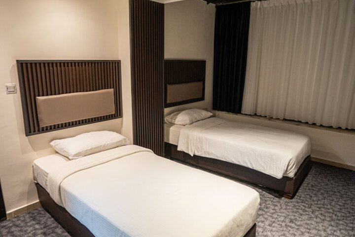 Room 8 of 19