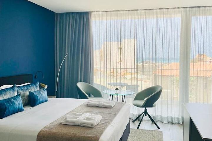 Room 4 of 22