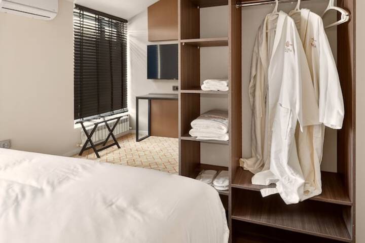 Room 7 of 31