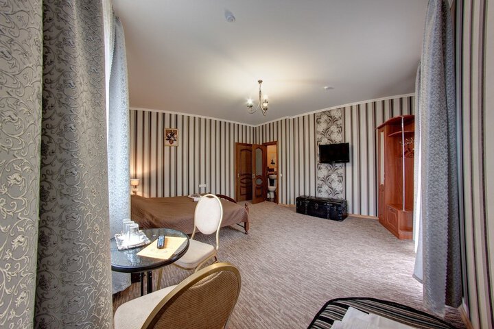 Room 4 of 151
