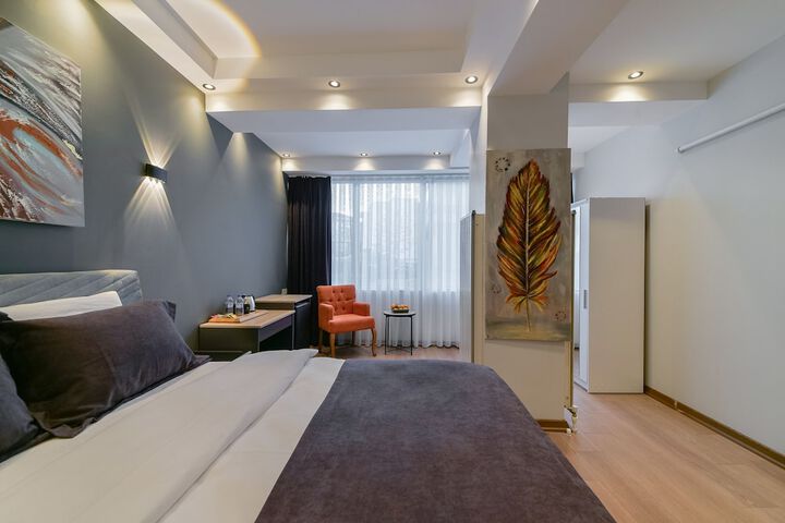 Room 10 of 34