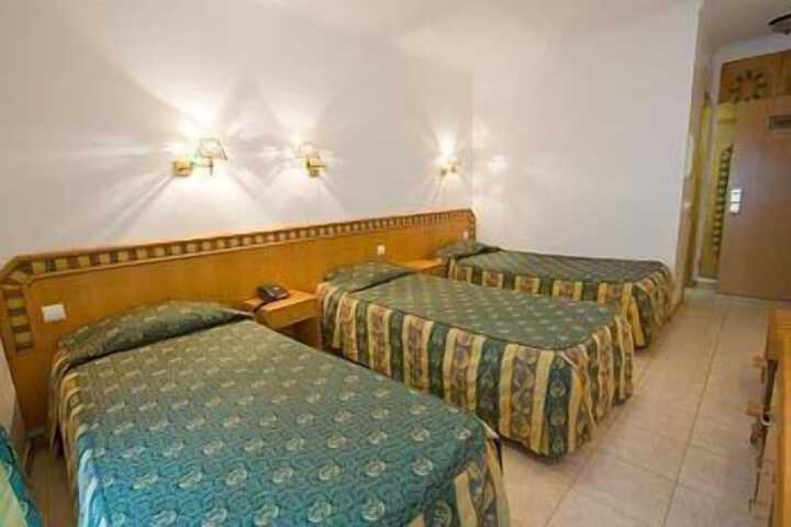 Room 14 of 64