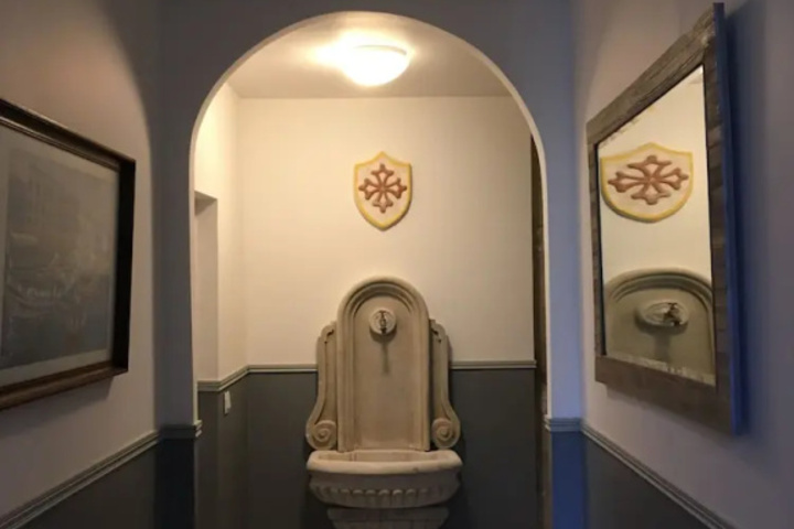 Room 9 of 14