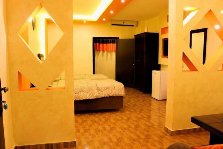 Room 4 of 33