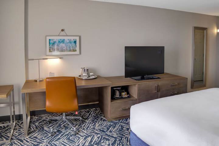 1 King Bed (8 of 12)