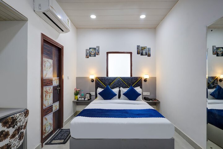 Room 8 of 18