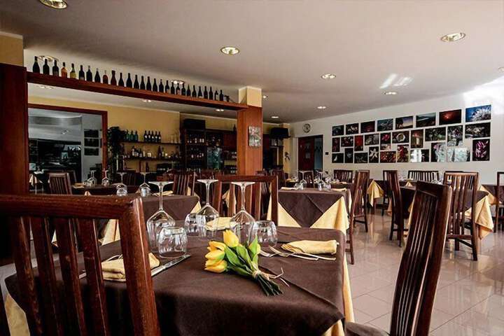 Dining 8 of 14