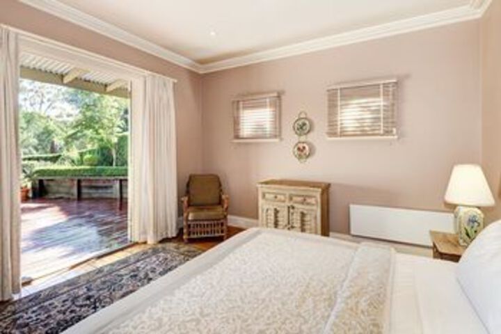 Room 5 of 8