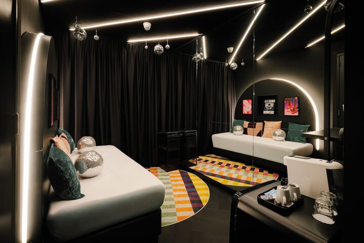 Room 22 of 46