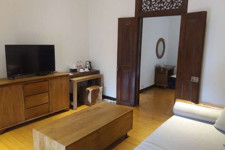 Room 8 of 36