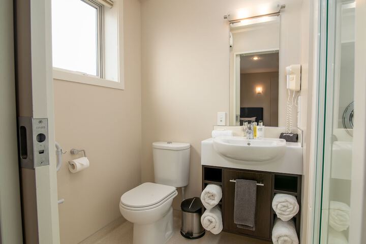 Room 140 of 196