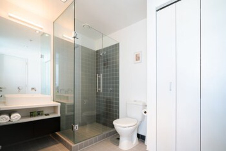 Room 3 of 28