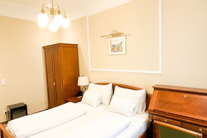 Room 18 of 40