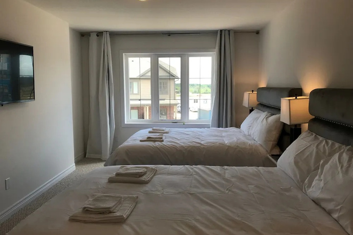 Room 4 of 23