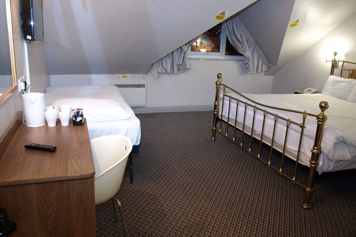 Room 46 of 236