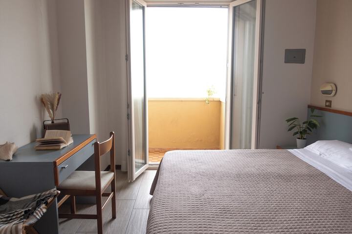 Room 8 of 25