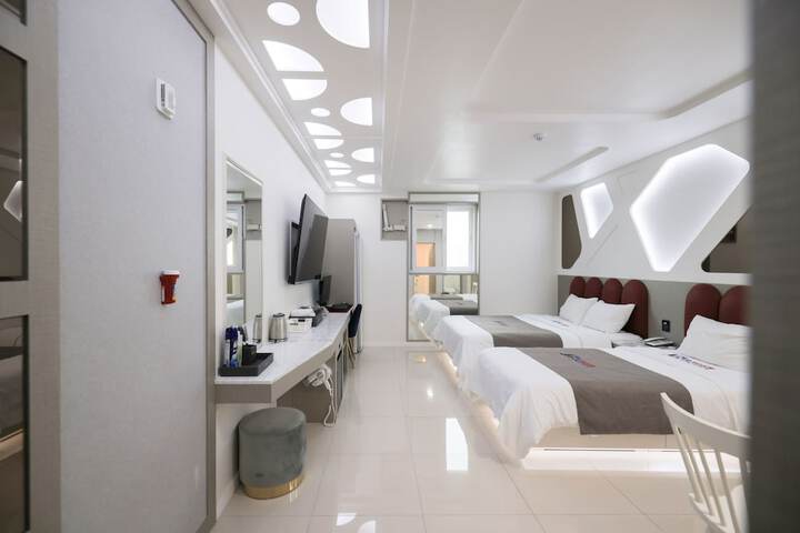Room 30 of 69