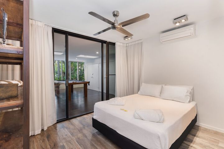 Room 2 of 26