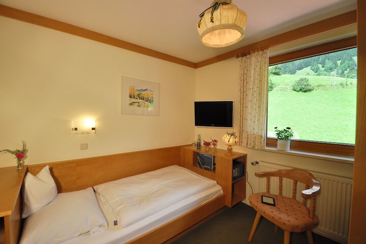 Room 2 of 22