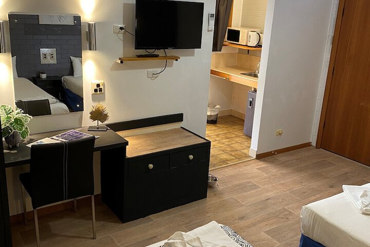 Room 6 of 65