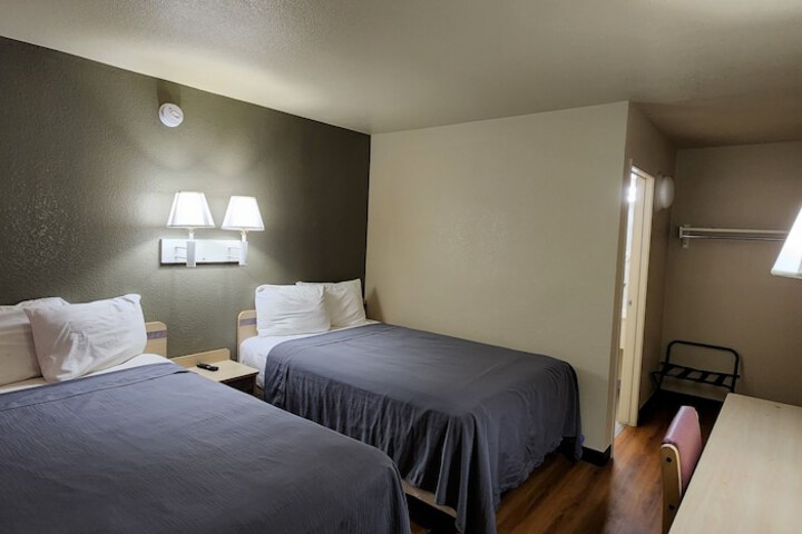 Room 3 of 6