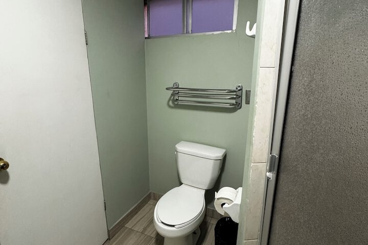 Room 7 of 18