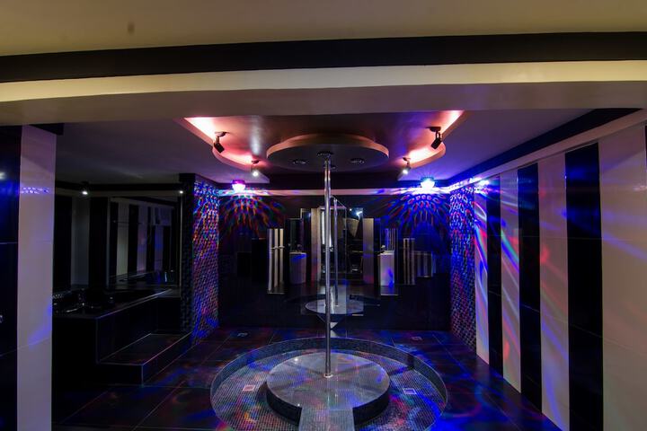 Hero Image 1 of 21