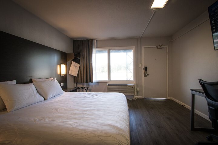 1 King Bed Pet Friendly Accessible (67 of 90)