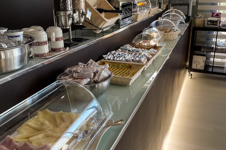 Breakfast/Coffee Service 34 of 42